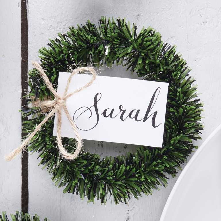 Christmas Wreath Guests Name Place Cards