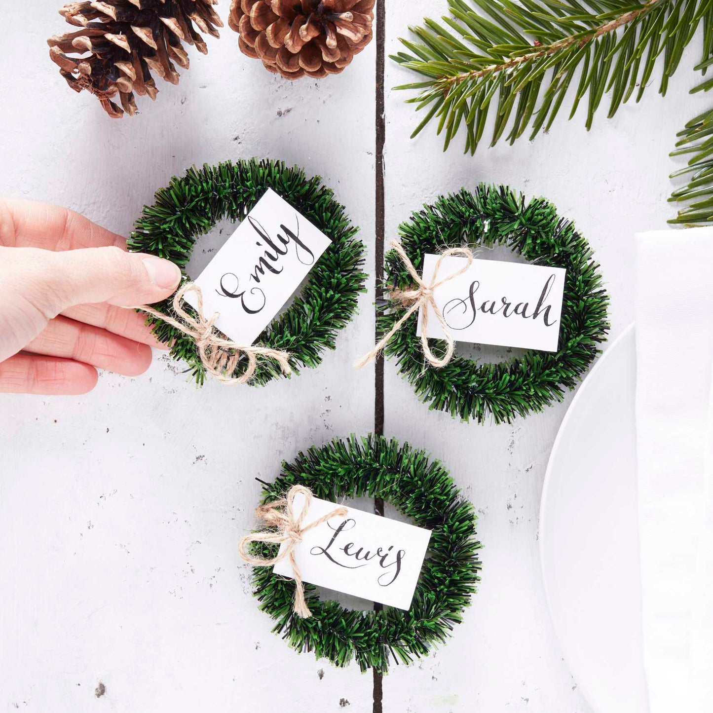 Christmas Wreath Guests Name Place Cards