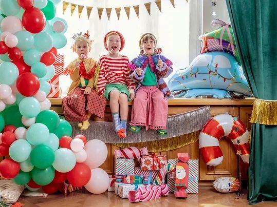 Standing Christmas Car With Presents Balloon Gift