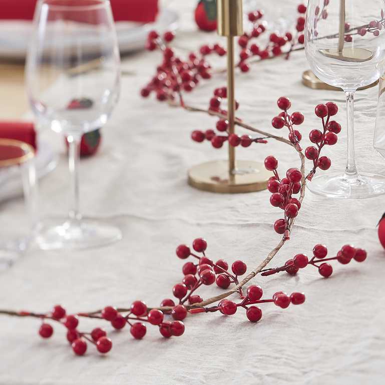 Red Christmas Berries Artificial Foilage Table Garland Decoration